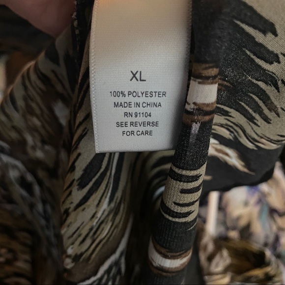 XL DressBarn Gold and Black Pattern Shirt - Picture 8 of 8